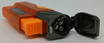 Triple jet torch 
Refillable 
Child resistant 
Adjustable flame 